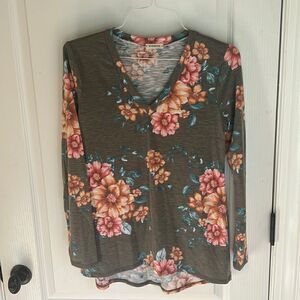 Viamor Gray floral soft top v-neck with flowers